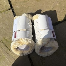 Le Mieux Fleece Edged White